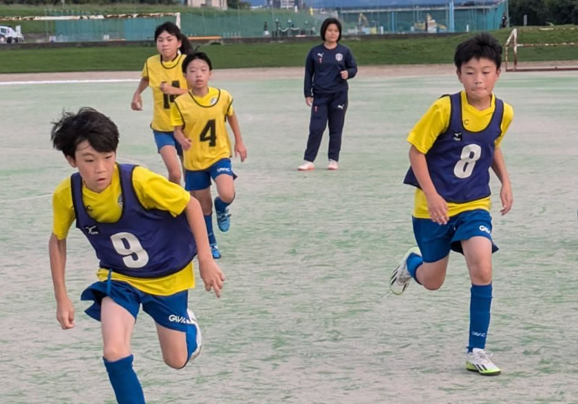 サッカー練習場での練習風景
